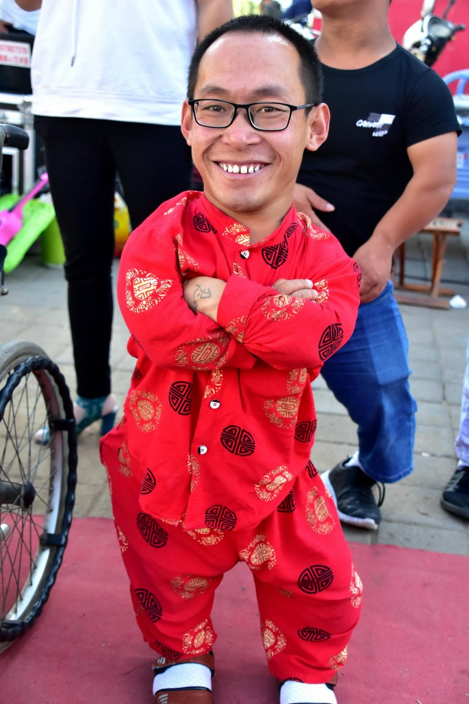 谁说他们是残疾人他们像一群快乐的小鸟一路欢歌播撒着正能量