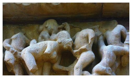 尼泊尔"性庙"很特殊,雕像姿势逼真,中国游客表示害羞不敢去看