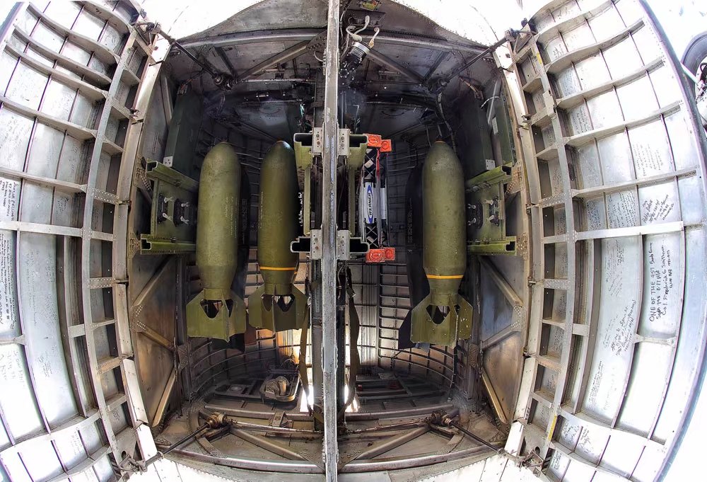 走进b-17g轰炸机内部"感伤之旅"展示隐秘空间