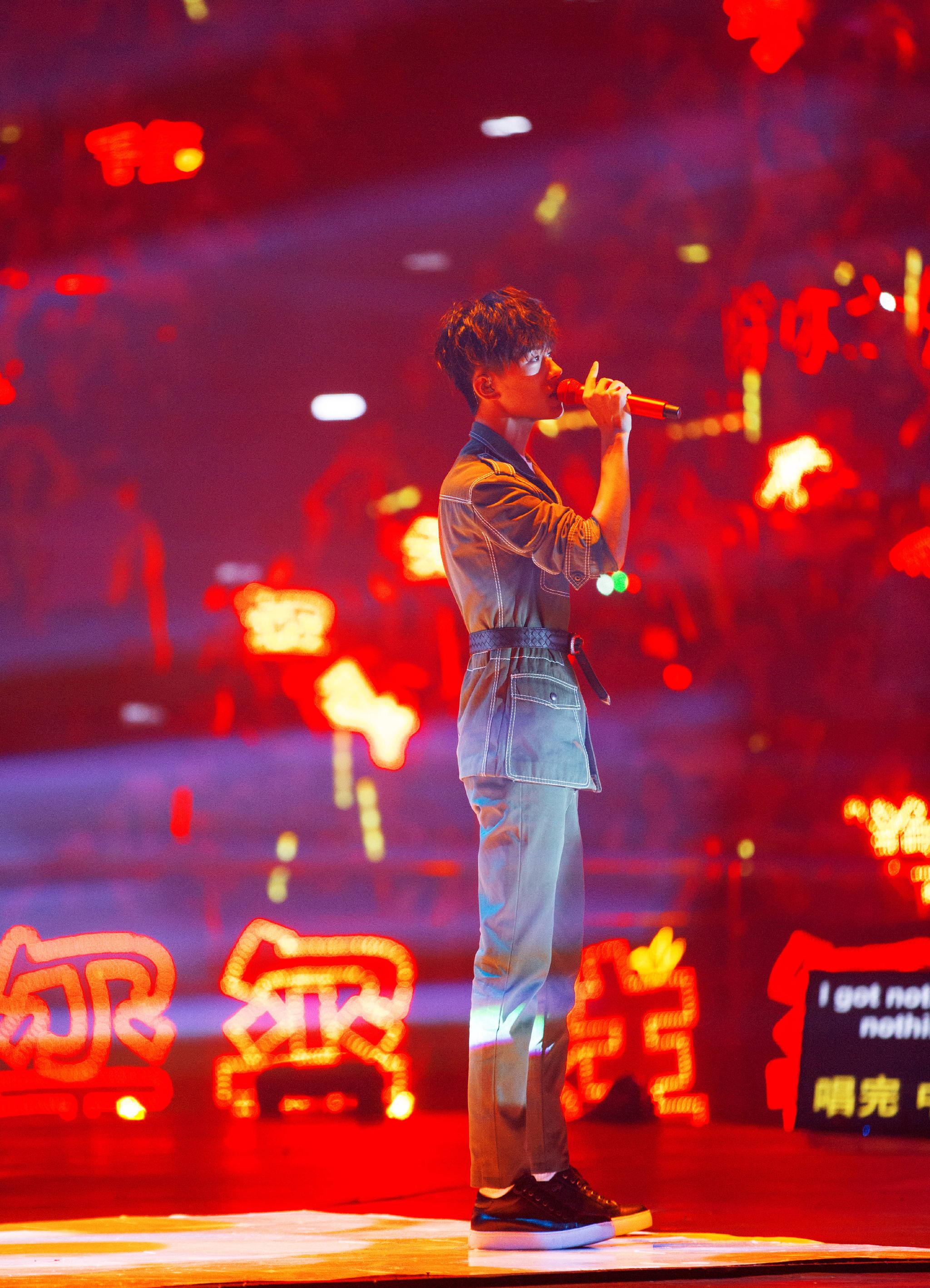 易烊千玺红海 今天的红海超燃,这是属于易烊千玺的红海