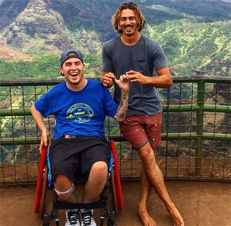 23岁小伙四肢瘫痪却依然坚持健身