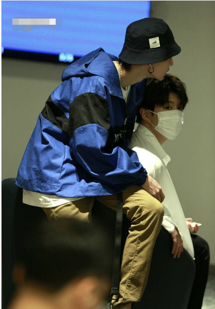 范丞丞小鬼互关一个组合的成员又是好朋友一起走花路未来可期