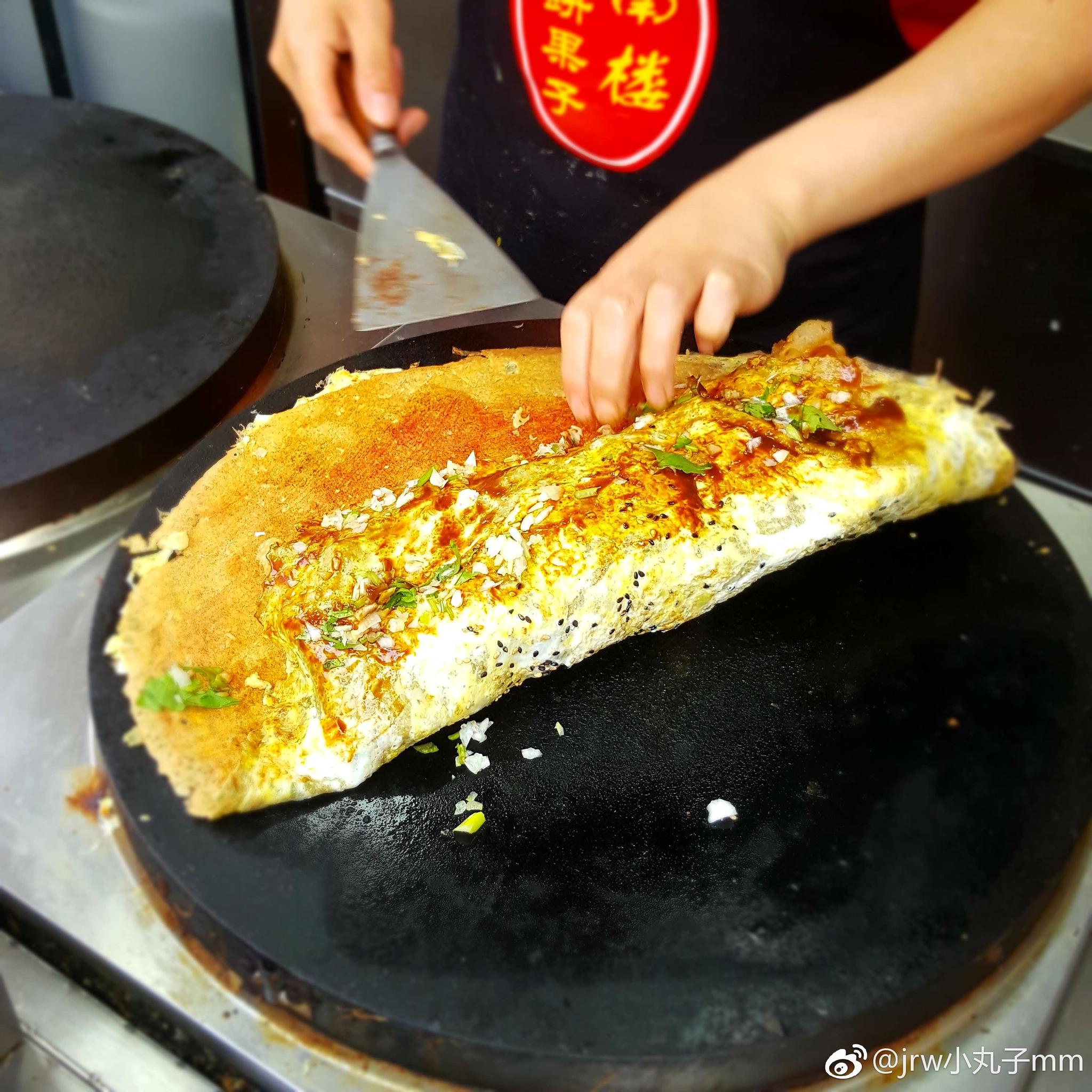 而且二十四小时营业,超nice751575157515煎饼的焦香,馃箅