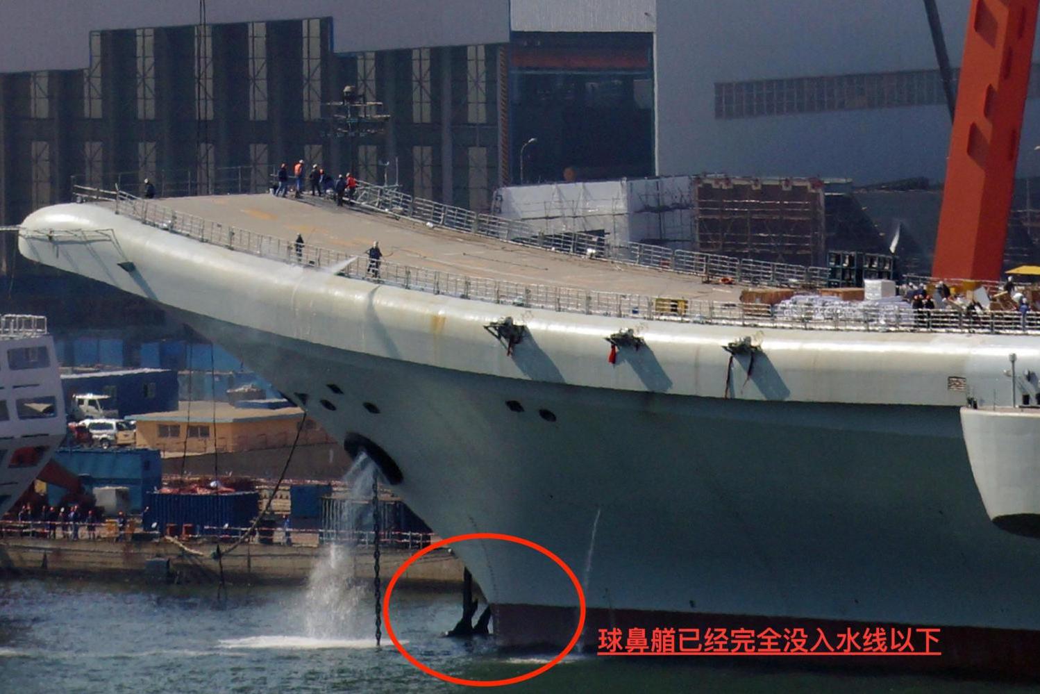 国产航母关键设备已经入水!试航时间和区域或在这则通告里