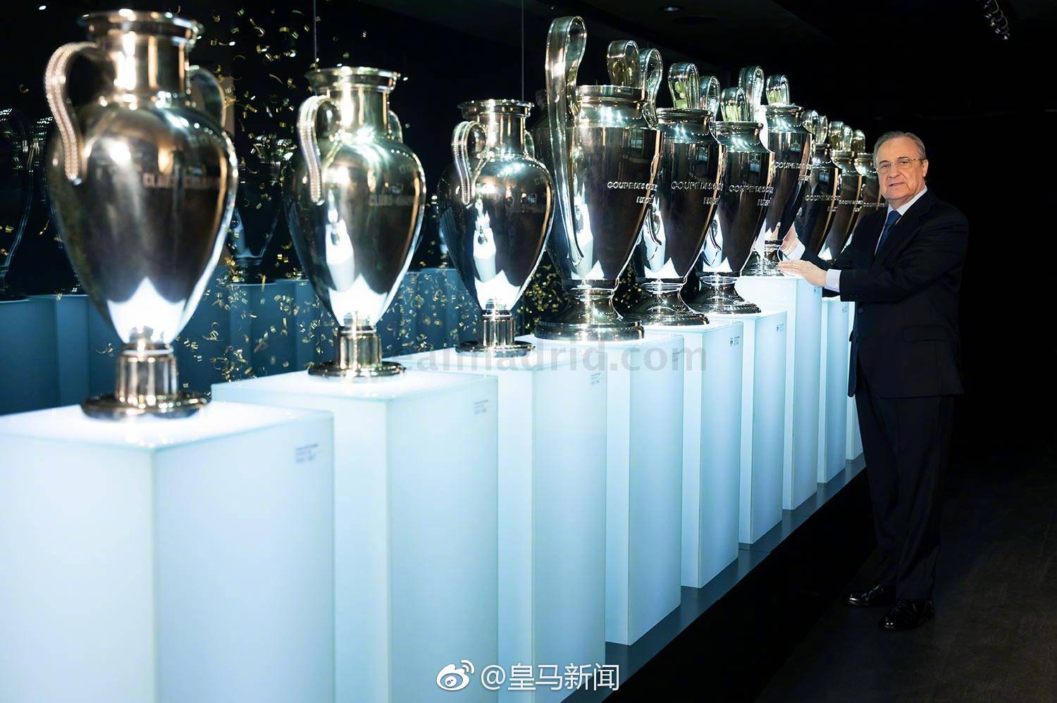 第13个欧冠冠军奖杯已经放入了伯纳乌博物馆球迷可以去拍照了