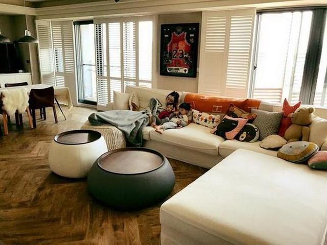 8亿豪门贵妇李小冉备受宠爱,董洁家冷清,住宅暴露明星生活状态