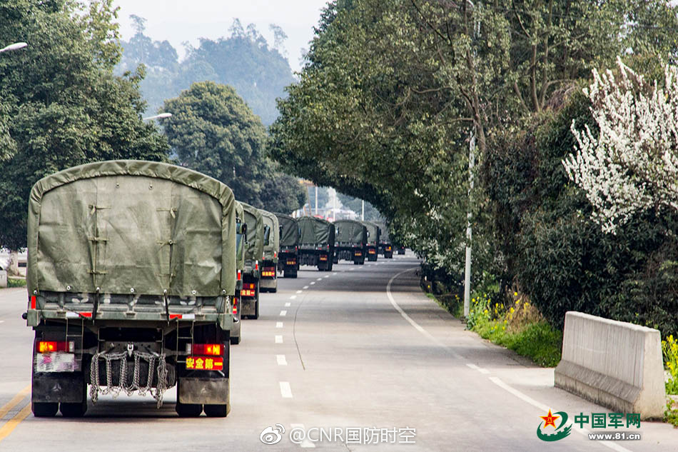 春暖花开,汽车兵唱着《出征》迎战风雪川藏线