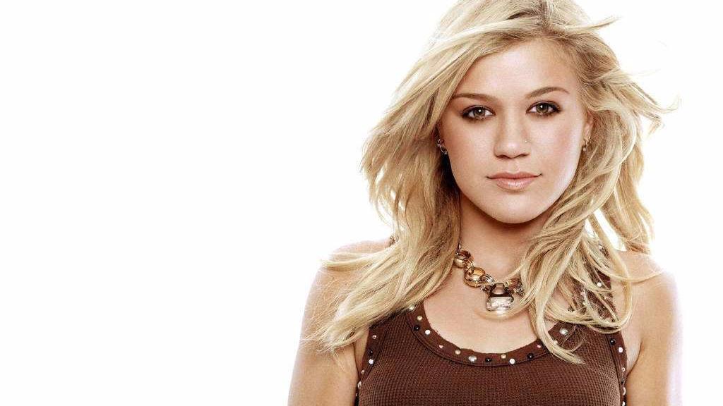 凯莉·克莱森亮相迪士尼音乐奖红毯