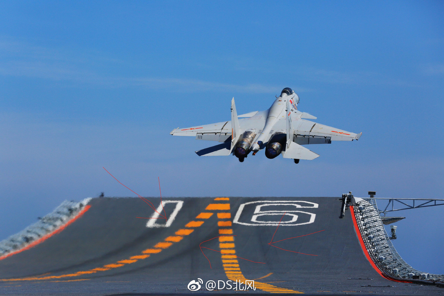 期待飞鲨夜间起降图