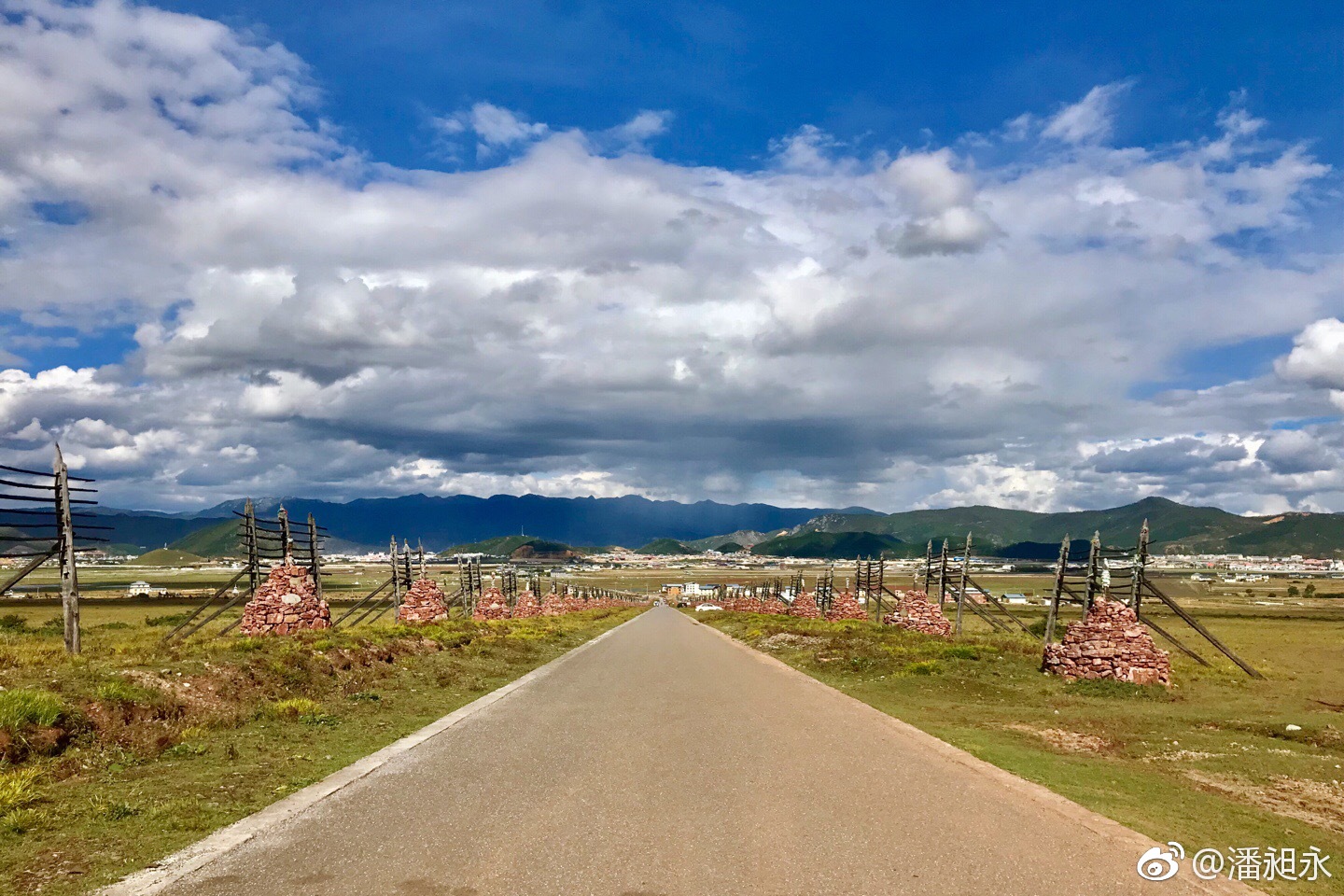 迪庆香格里拉的午后,游客很少,风景很美