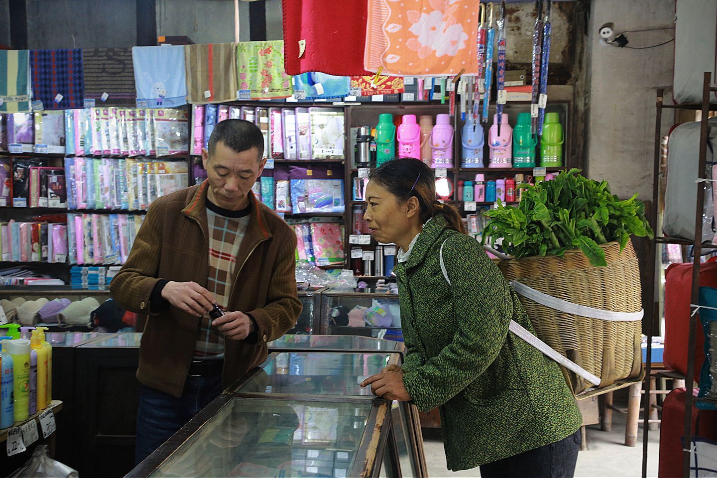 四川老镇杂货铺,老知青独自坚守数十年,他靠什么坚持下来?