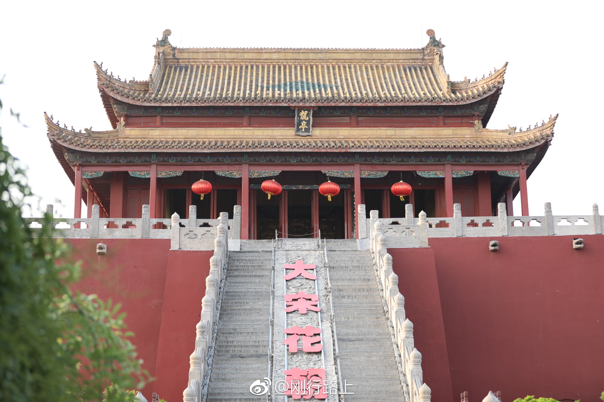 龙亭作为北宋皇宫所在地,在如今地下深埋着数代皇家宫殿