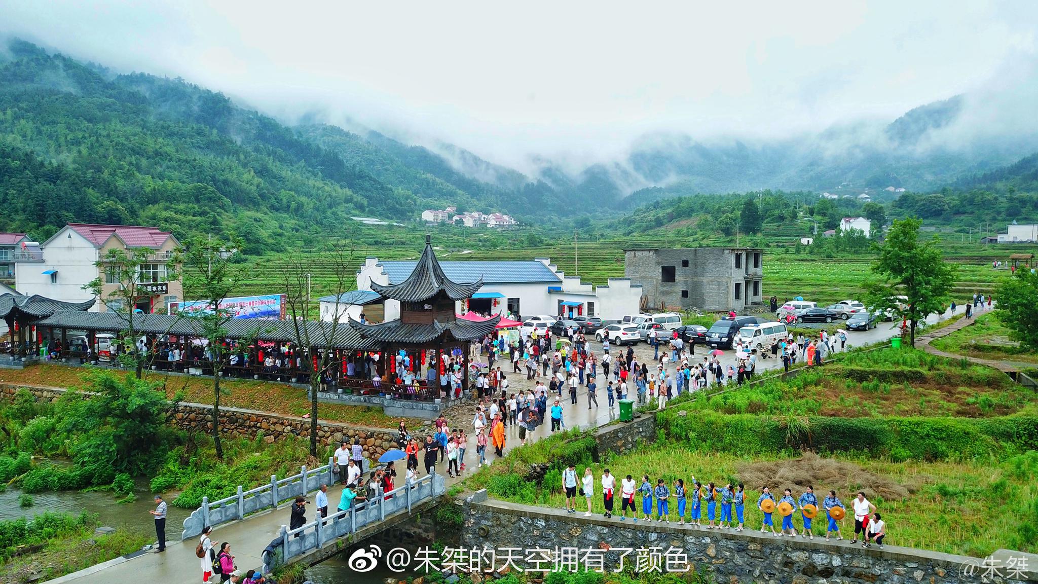 “库山一窝圆，内有千亩田，上半年收稻米，下半年收银钱