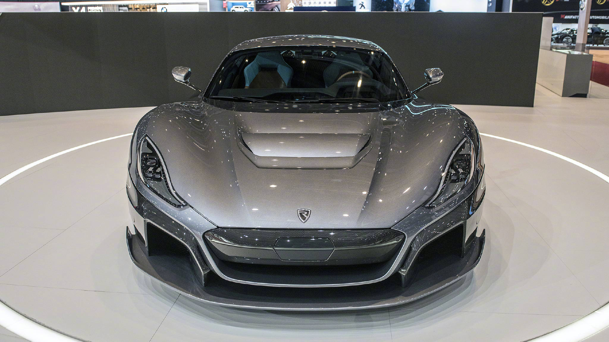 chiron / 纯电超跑rimac concept two,最大功率对比:1500hp / 1900hp