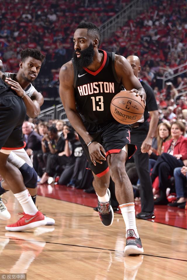 保罗哈登感谢蜜汁队友,难不成是圆脸登?