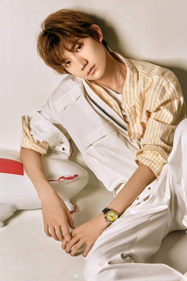 最新男歌星人气排行:鹿晗第9,陈立农第4,前三名意料之中