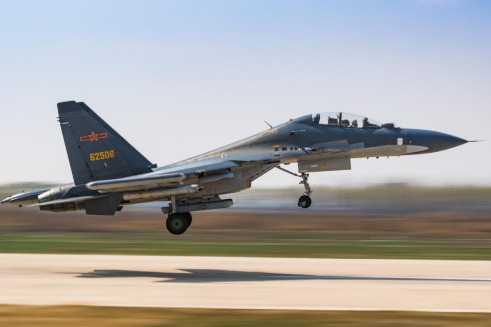 中国空军苏30勇斗地面蓝军,电战吊舱防身灵巧炸弹点穴