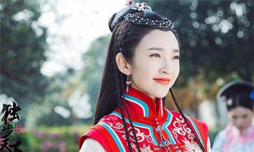 她是清朝第一位公主,被藏到木板下幸存,11岁嫁人,活到75岁