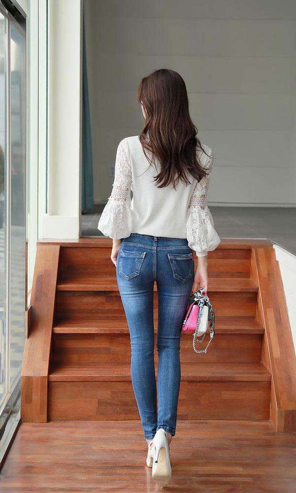 女人就该有品位魅力,紧身裤特别显腿长,散发十足女人味