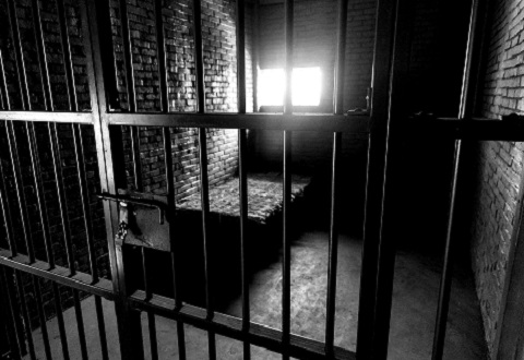 清朝时有一座监狱,里面关着各国人:有一样东西,谁见了都害怕