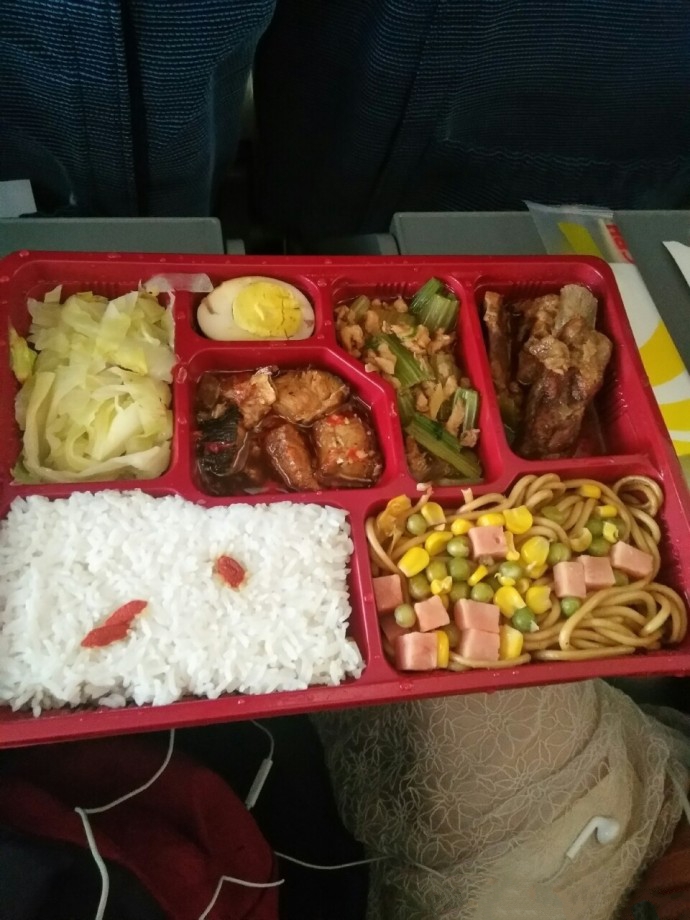 高铁盒饭逆袭了,50元一份却被大家夸超值,看来这是要打响翻身