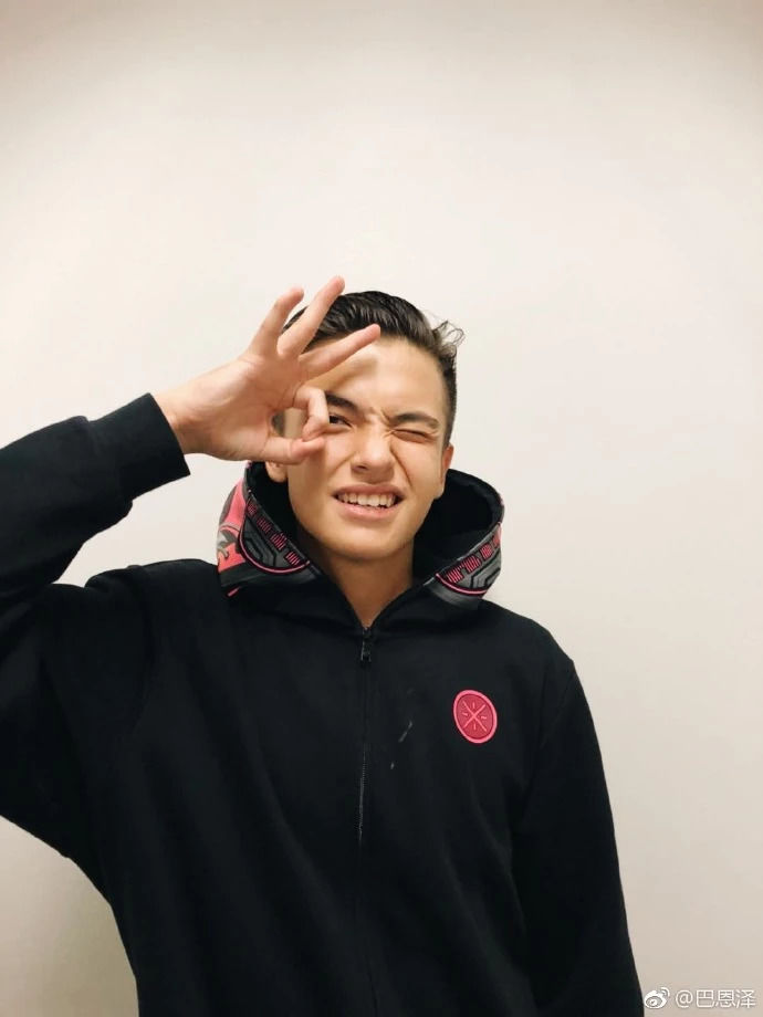 今与李易峰成好友|巴特尔|巴恩泽|儿子_新浪新闻