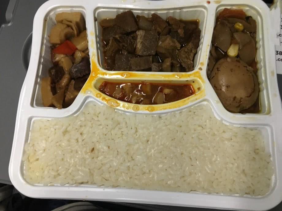 高铁盒饭逆袭了,50元一份却被大家夸超值,看来这是要打响翻身