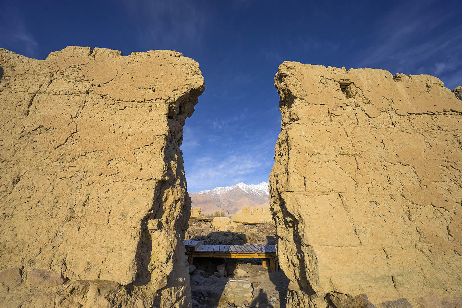神秘石头城千年不毁,神秘王国因何而建?游客需办理通行证才能到