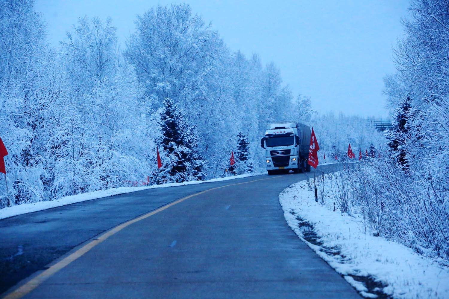 东北林区现百余公里"最美乡村公路",美不胜收,宛如人间天堂