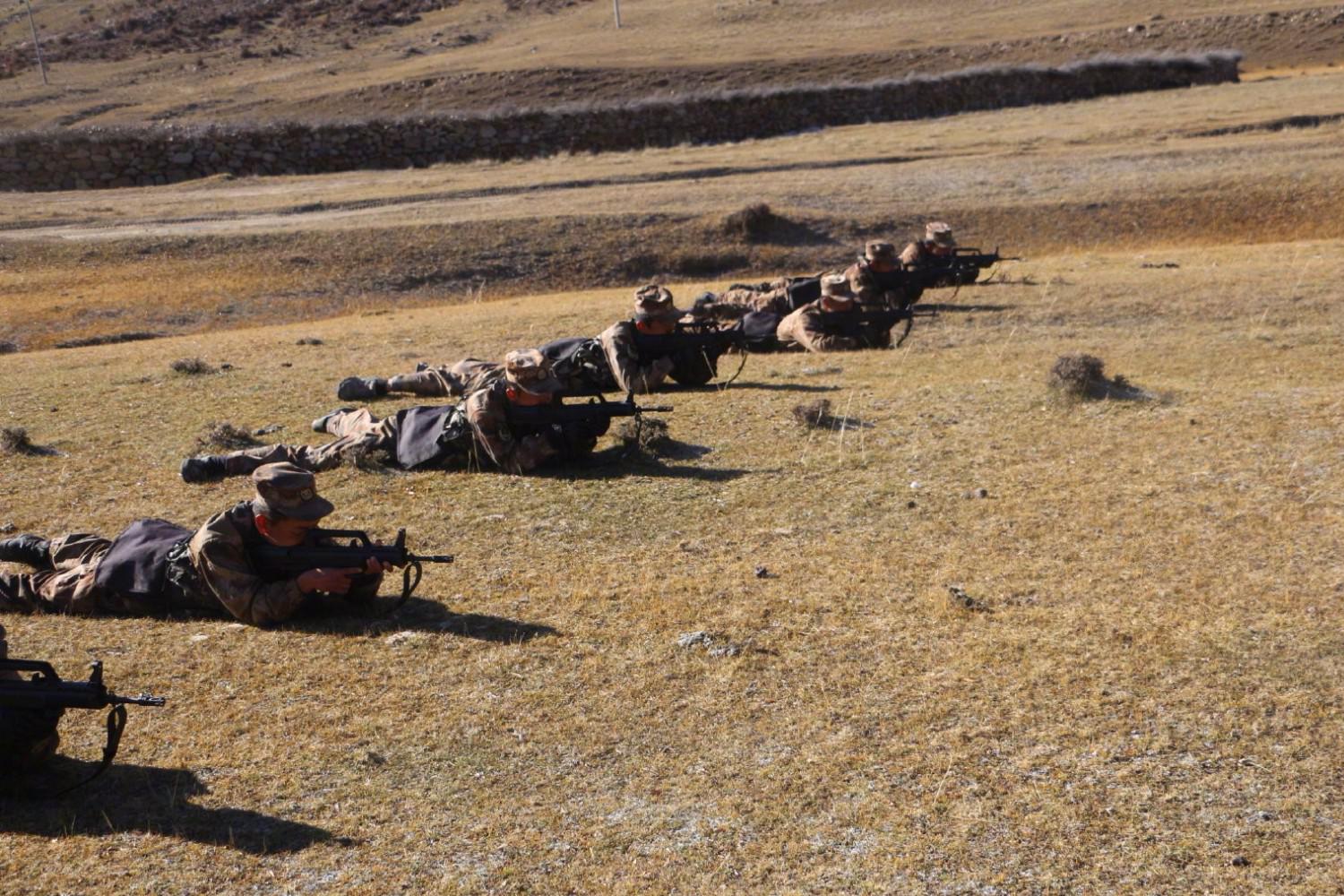 海拔4100米高原上战士们的进攻战悄然打响