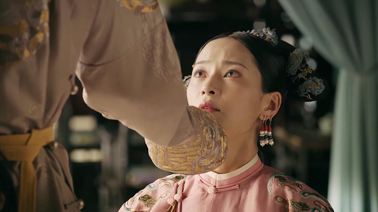 璎珞坠马皇上无比怜惜,纯妃被皇上捏着下巴警告,太解气了!