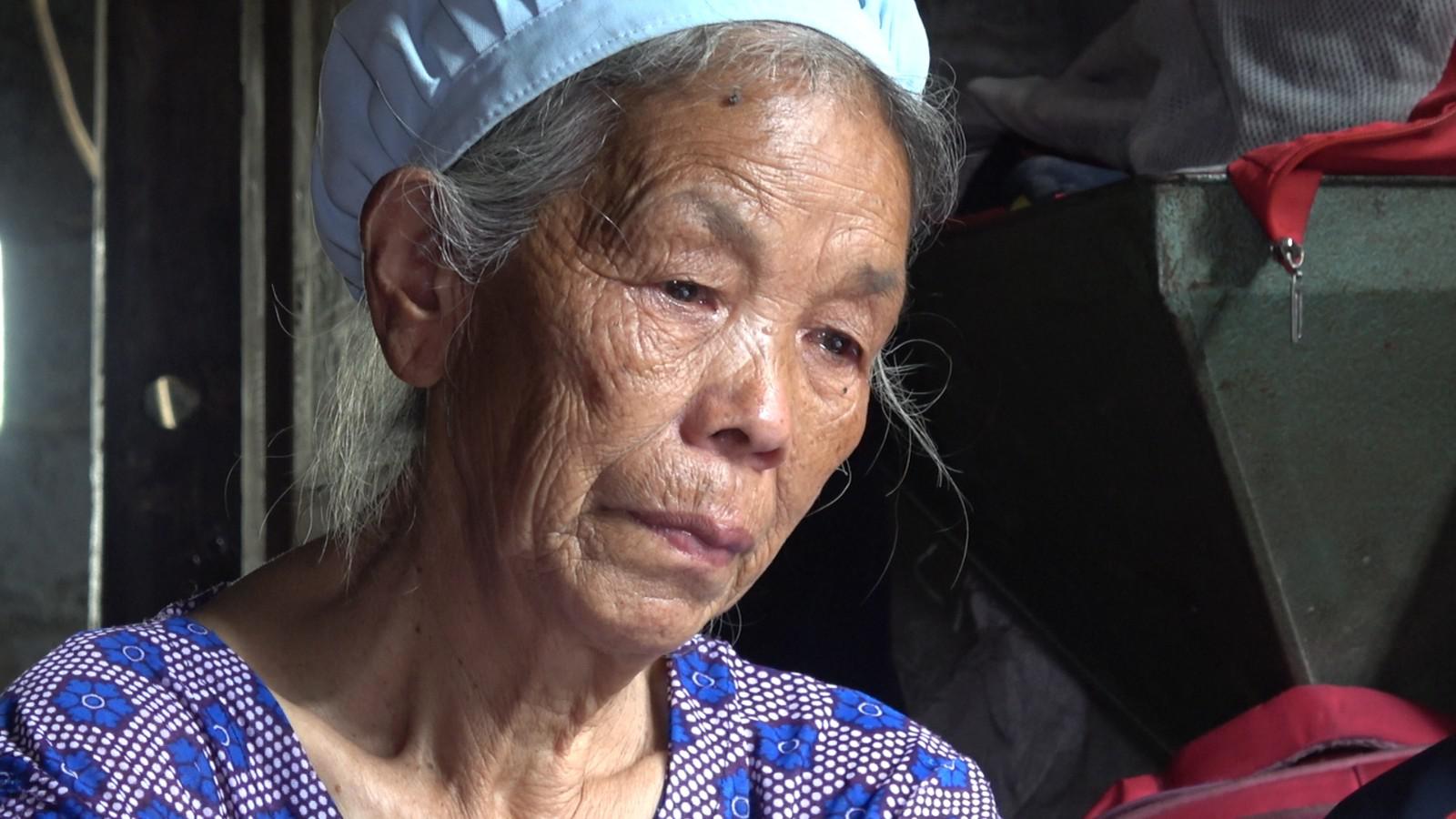 孙子喝农药去世,75岁老奶奶白发人送黑发人伤心欲绝