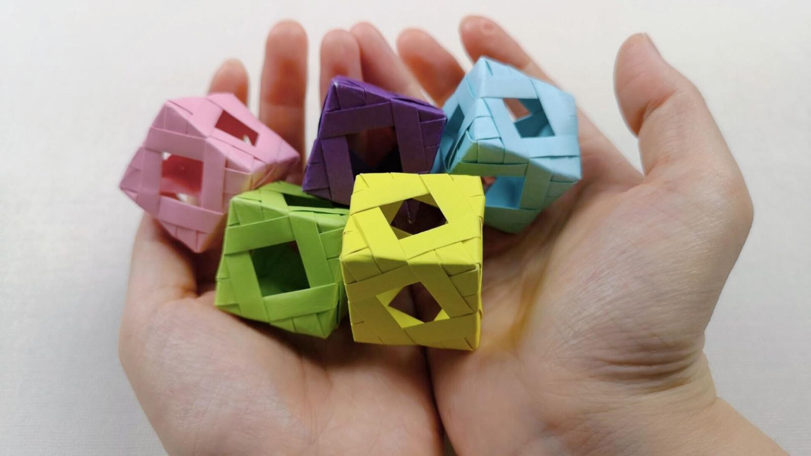 好玩的组合折纸魔方,还可以串挂饰很好看,做法也很简单