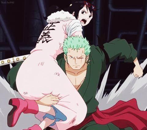 由于她拥有和索隆青梅竹马的伙伴古伊娜同样的容貌,所以索隆每一次