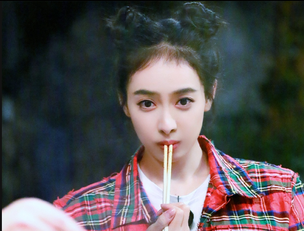 热血街舞团里宋茜绑了丸子头出场 活力满满可爱又养眼可撩可萌