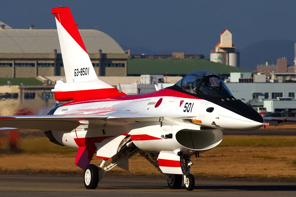 航空自卫队f-2支援战斗机4架原型机涂装各异 相当辣眼睛