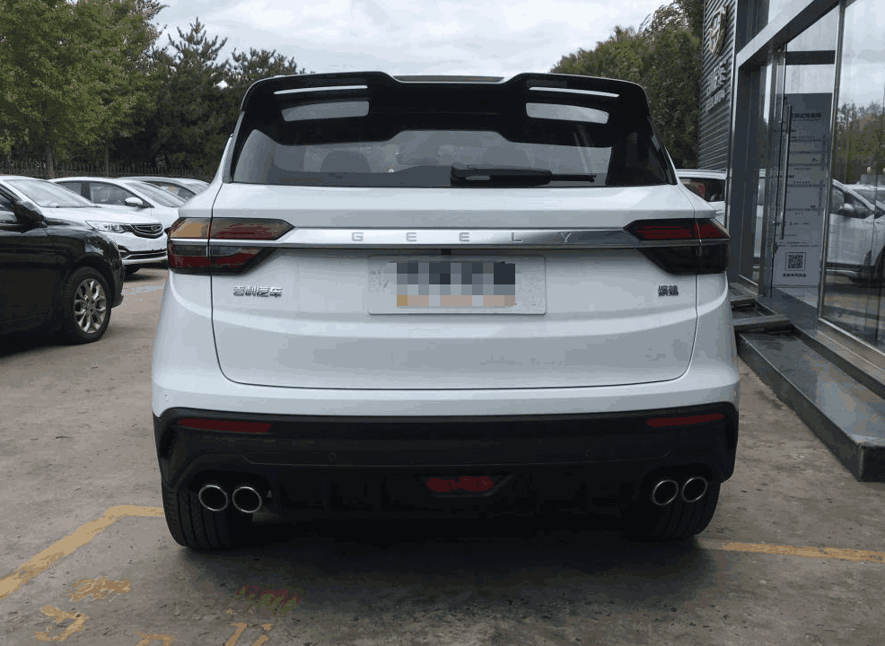 首台吉利缤越白色实车到店, 配四出排气管7.9秒破百,售价意外曝光