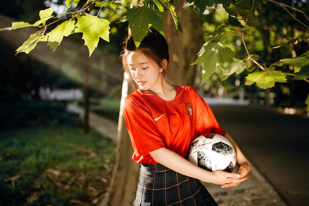 赵露思化身足球少女助力世界杯 发博表示遗憾网友:"毒奶属性"