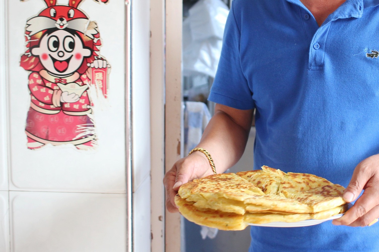 临潼铁炉油馍只摸油撒了些盐传了上千年还是那么好吃