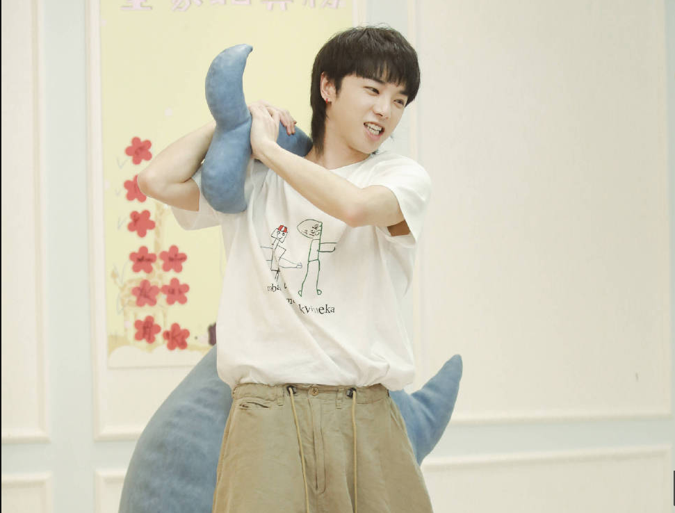 《放开我北鼻》中华晨宇初来乍到 温柔的花花和哈琳的互动太高甜