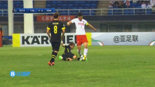 真过分!细贝萌一个扫堂腿把赵旭日铲翻,这有什