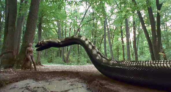 电影中那一条条巨蛇又大又长,一口就能吞掉一个人,相信看过美国电影