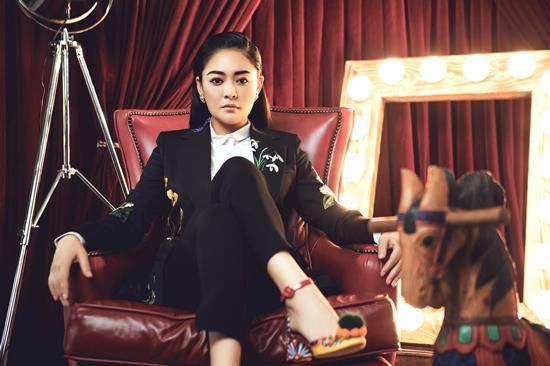 16岁考入中戏,23岁嫁知名导演,27岁成单亲妈妈,如今成了这样