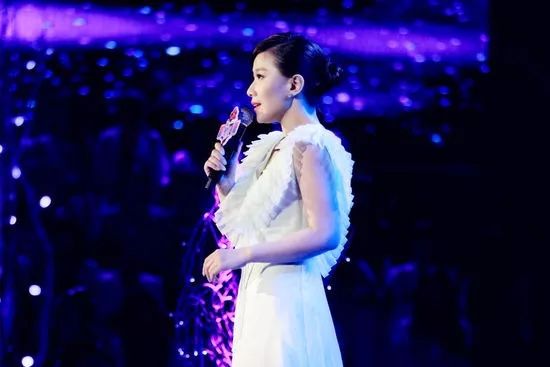 陈怡,江苏台当家花旦 1997年加入江苏综艺频道 1998年主持《非常周末