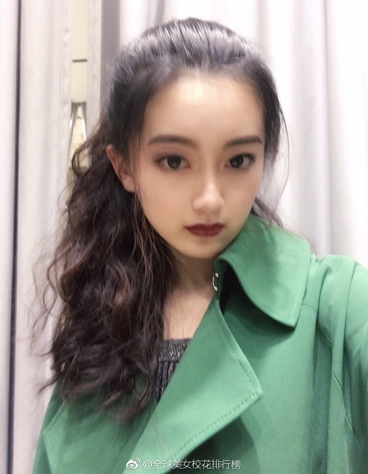 北京外国语大学美女校花@小发朵- 北外15级 身高168cm 体重47kg 97年