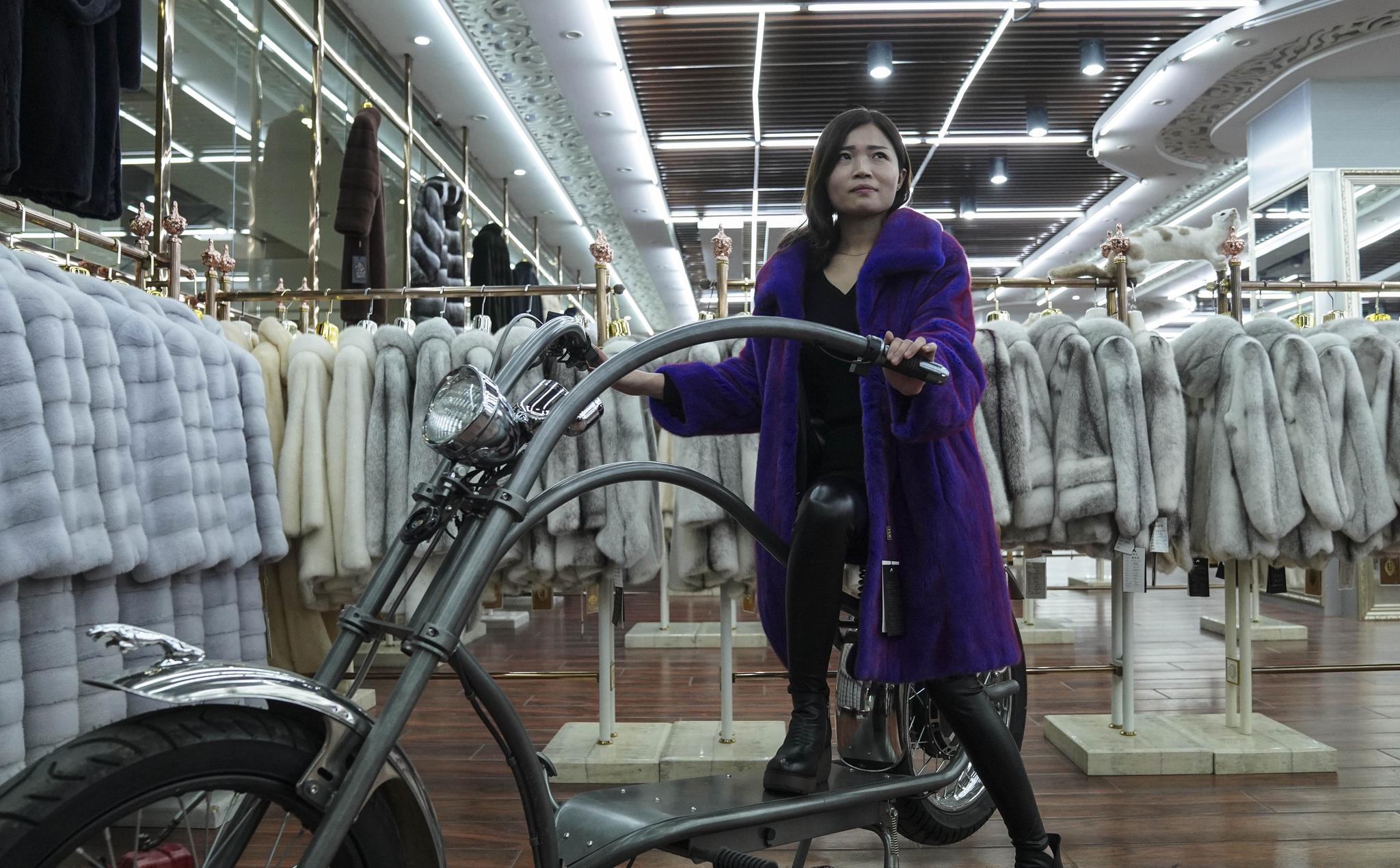 河北衡水"皮草之乡"拥抱电商 一年卖了几百亿!不愧是天下裘都