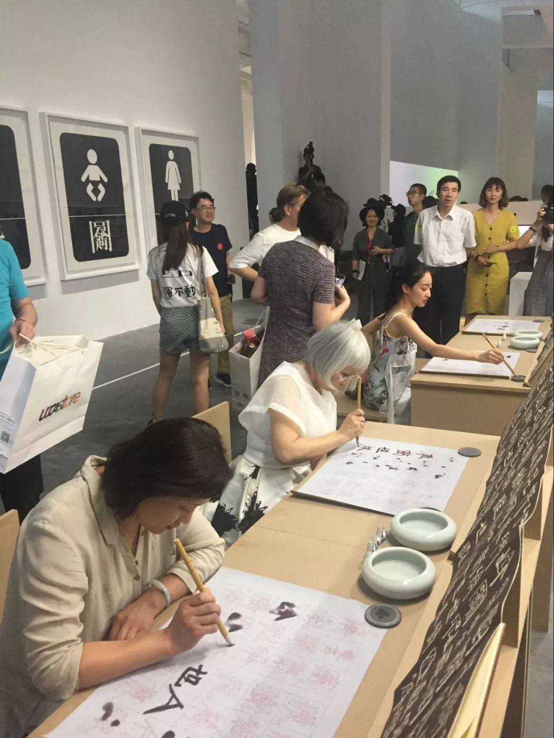 徐冰:艺术家一辈子在不断建造闭合的体系