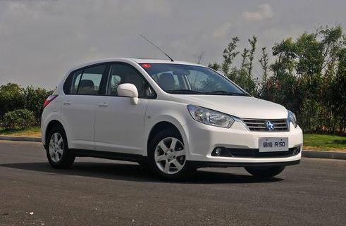 热门两厢车大对比,最适合年轻人的是哪款车?