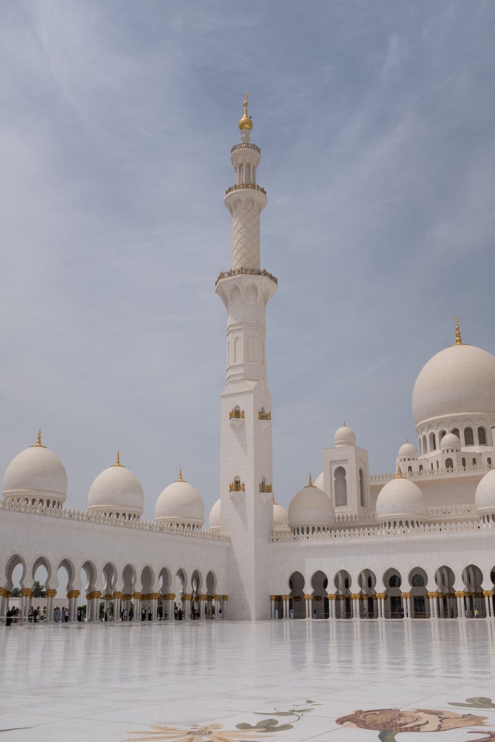 花400亿修建,黄金就用了46吨|清真寺|大清真寺|阿布扎比_新浪新闻