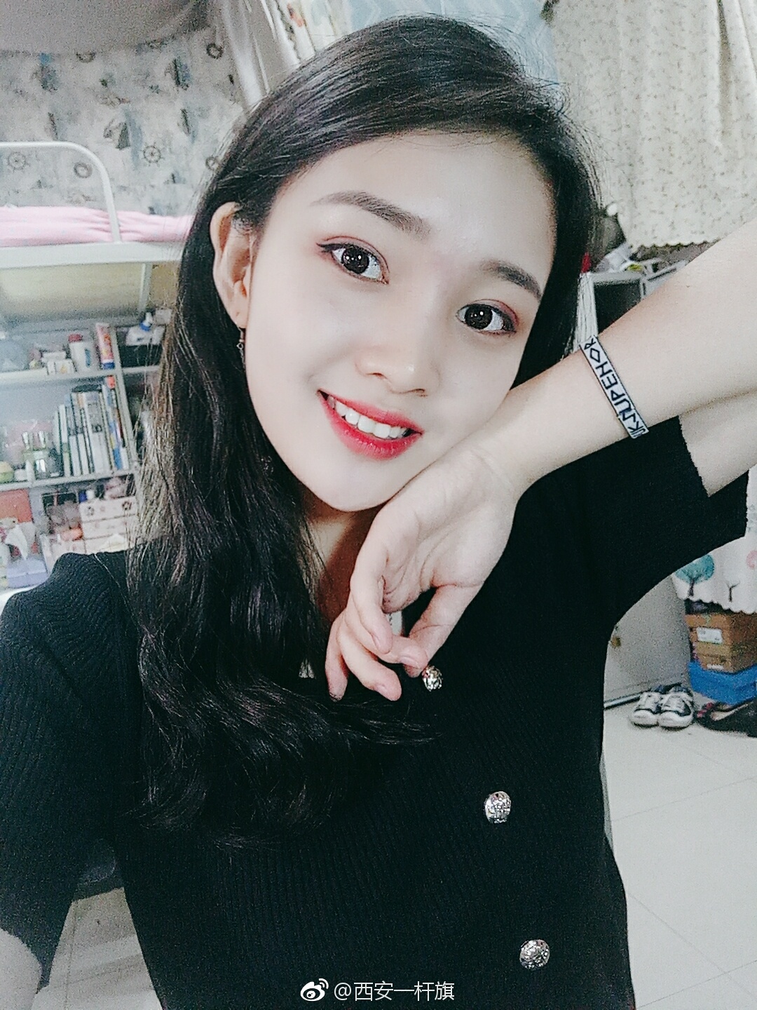 西安女娃 ,今年20岁,西安外国语大学播音主持在